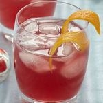 Belebender Orangen-Johannisbeer-Cocktail