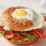 California BLT „Egg in a Hole“-Sandwich