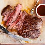 Gegrilltes Flankensteak, mariniert in Tequila, Knoblauch und Limette