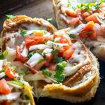 Heiße mexikanische Molletes-Sandwiches