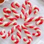 كعكات عيد الميلاد بنكهة حلوى قصب السكر