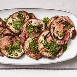 Lammhackbraten gefüllt mit Oliven und Salsa verde