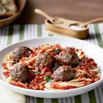 Spaghetti mit Fleischbällchen in Tomatensoße
