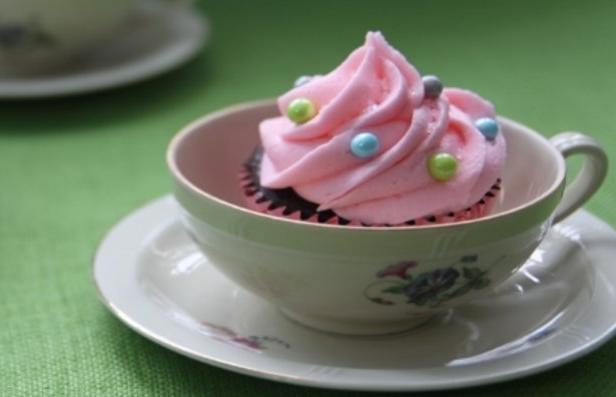 Wie man vegane Schokoladen-Cupcakes zubereitet