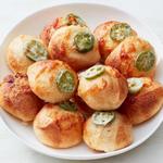 Schnelle Chili-Käse-Brötchen