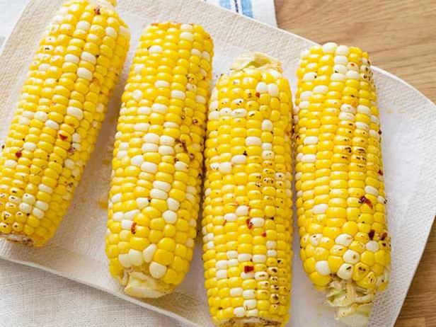Wie man scharfen gegrillten Mais zubereitet