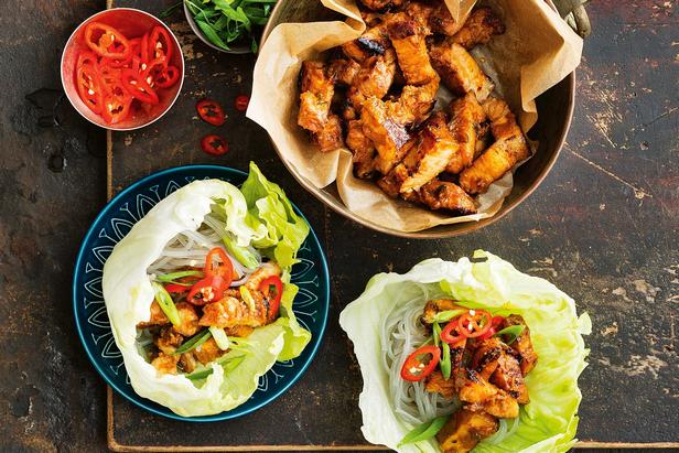 Zubereitung - Asiatisches Schweinefleisch in Salatschüsseln