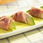 Avocado-Vorspeise, umwickelt mit Prosciutto