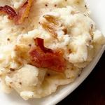 Kartoffelpüree mit gebackenem Knoblauch und Speck