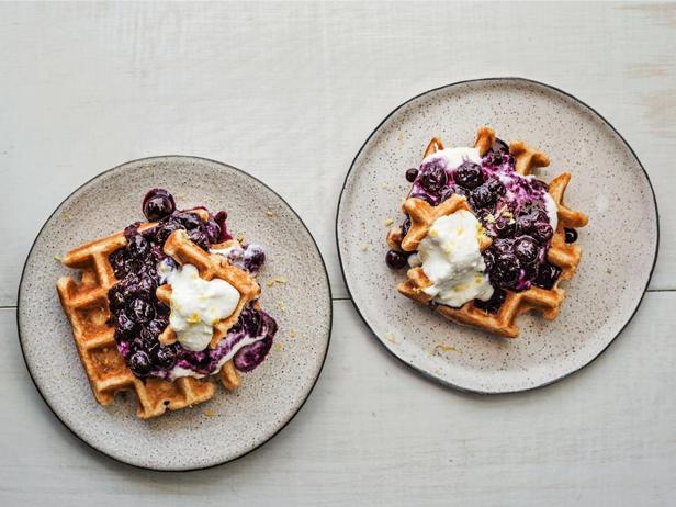 Foto des Gerichts – Waffeln mit Blaubeerkompott und Zitronenricottacreme