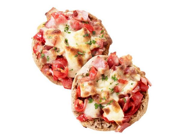 Foto des Gerichts – Einzelne Pizza auf englischen Muffins zum Frühstück
