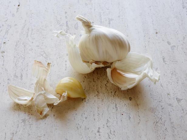 4: Knoblauch schälen
