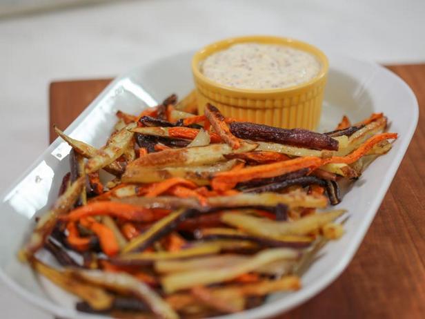 So bereiten Sie Gemüsesticks mit Aioli-Sauce zu