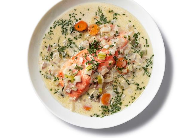 Wie man Lachs-Dill-Chowder im Schongarer zubereitet