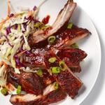 Im Slow Cooker geschmorte Schweinerippchen mit Tomatenkruste