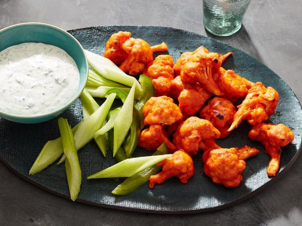 Foto des Gerichts – Blumenkohl in würzigem Teig mit Ranch-Dip auf Buttermilch