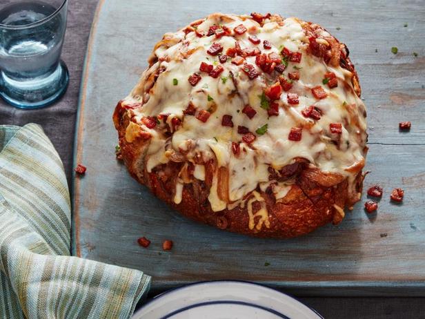 Come preparare - Antipasto di pane con cipolle caramellate e pancetta
