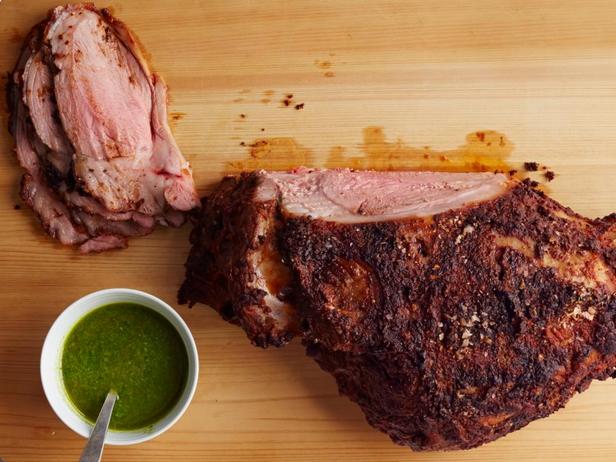 Foto des Gerichts – Gebratene Lammkeule mit Paprika-Minz-Sauce