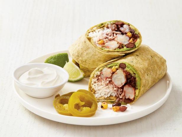 Wie man einen Garnelen-Avocado-Burrito zubereitet