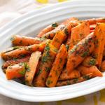 Glasierte Karotten mit Minz-Gremolata