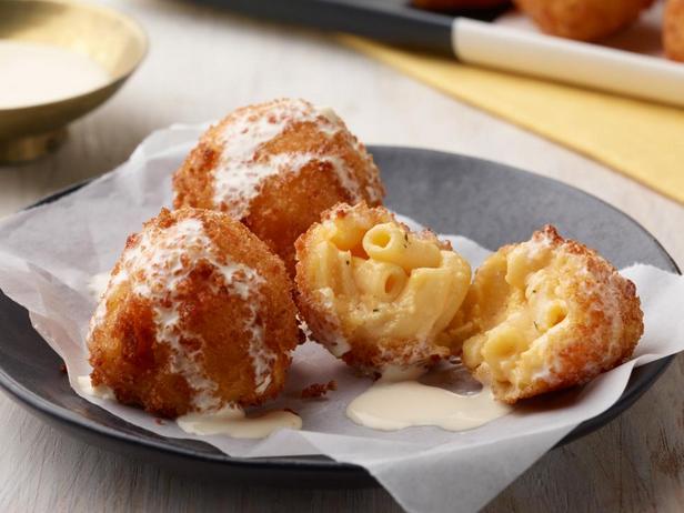 Foto des Gerichts – Makkaroni-Käse-Bällchen mit Ranch-Dressing