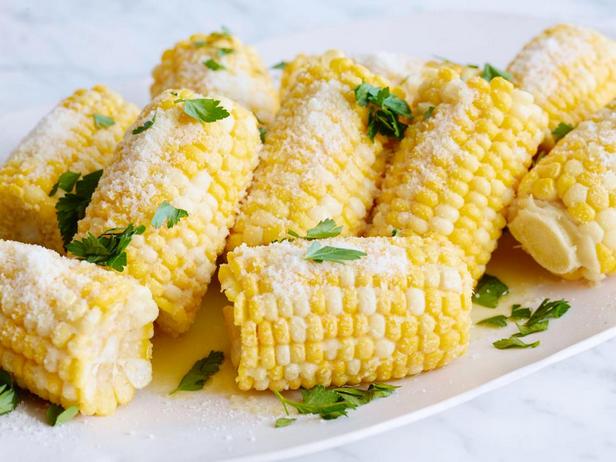 Foto des Gerichts – Gekochter Maiskolben mit Parmesan