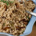 بيلاف الكينوا مع فطر كريميني