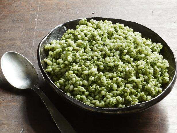 4. Gerstenbrei mit Grünkohlpesto.