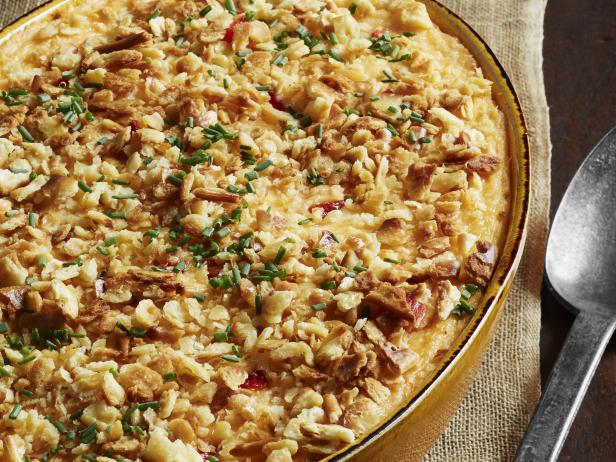50. Maisbrei mit Käse und Pimento-Pfeffer.