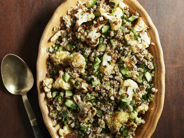 42. Bulgur mit gebackenem Blumenkohl.