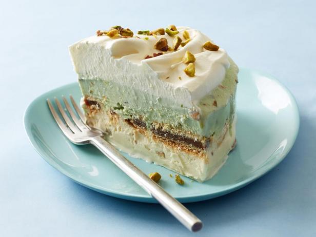 Foto des Gerichts – Geschichteter Eiscremekuchen mit Pistazien und Feigen