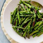 Gebratener Spargel mit Oliven