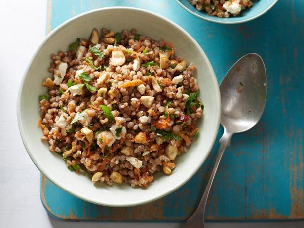 Zubereitung - Buchweizenbrei mit Karotten, Haselnüssen und Feta