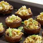 Mit Ingwerreis und Hackfleisch gefüllte Champignons