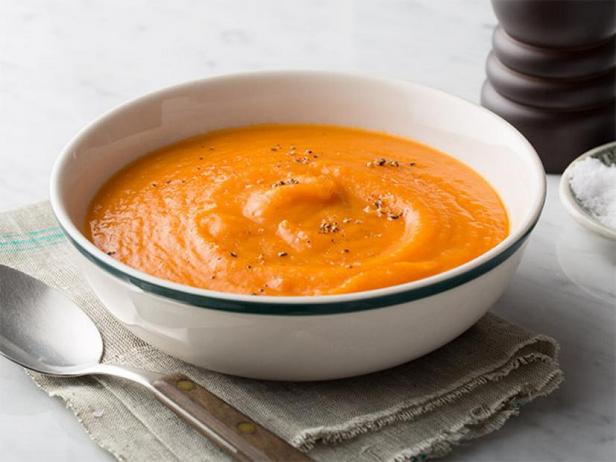 Wie man süß-saure Butternusskürbissuppe zubereitet