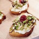 Crostini mit geröstetem Rosenkohl