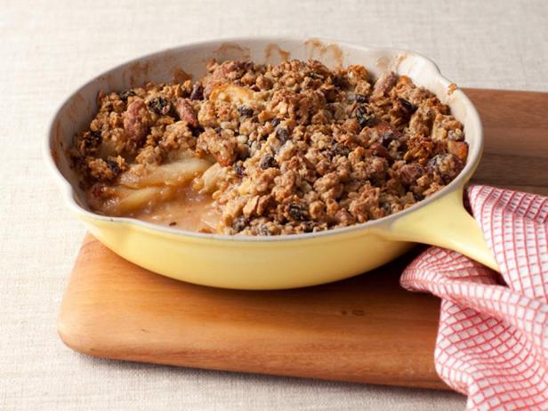 Foto des Gerichts – Apfel-Crumble mit Granola aus der Pfanne