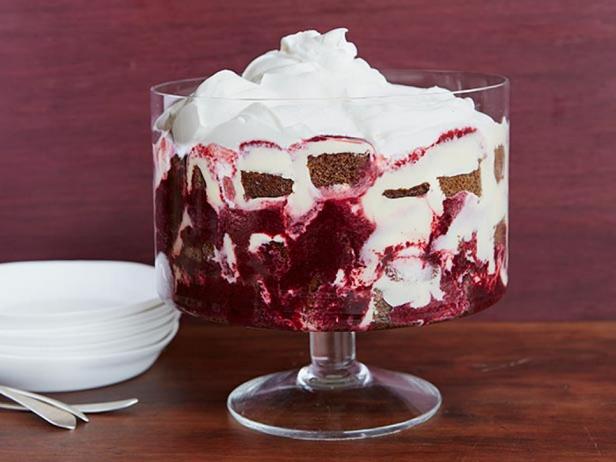Foto des Gerichts – Trifle mit Ingwerkuchen, Zitronencreme und Blaubeersauce
