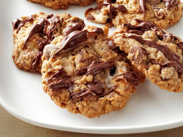 Foto des Gerichts – Haferflockenkekse mit Marshmallows, Nüssen und Schokolade