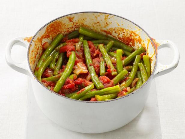 فاصوليا خضراء مطهوة مع الطماطم