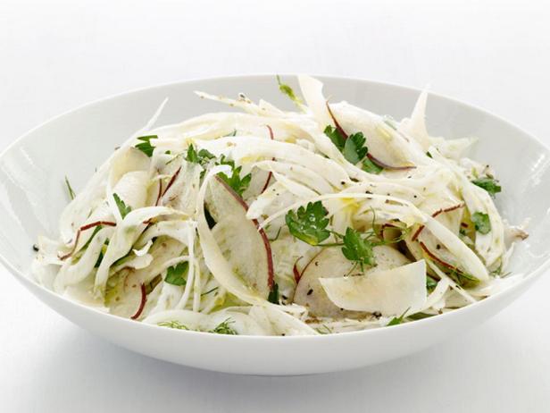 سلطة مع الكمثرى والشمر