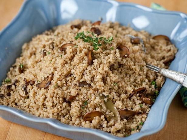 بيلاف الكينوا مع فطر كريميني