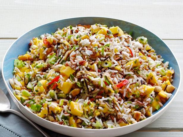 سلطة أرز مع خيار ومانجو