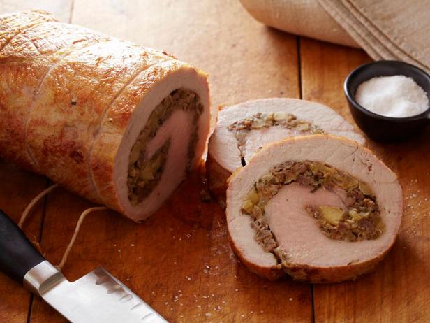 لفائف لحم الخنزير محشوة بالتفاح واللحم المفروم