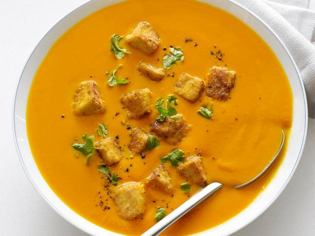 Karotten-Ingwer-Suppe mit Tofu