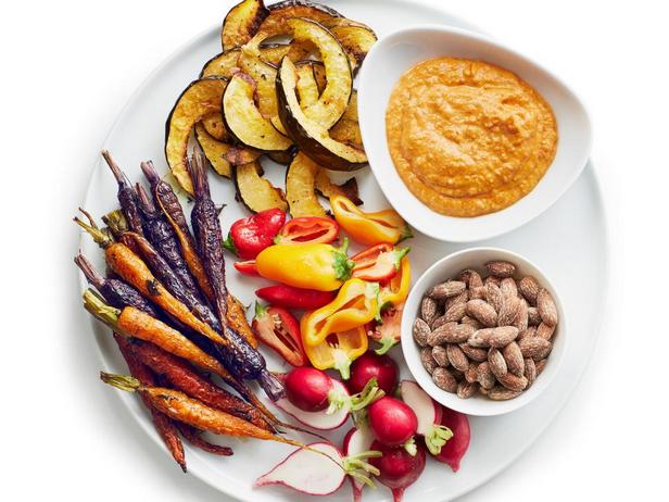 Rohkost mit Romesco-Sauce