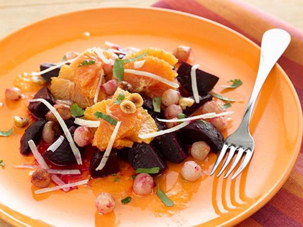 Rote-Bete-Orangen-Salat mit Nussdressing