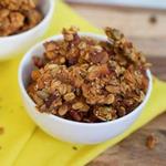 Gebackenes Haferflocken-Granola mit niedrigem Kohlenhydratgehalt