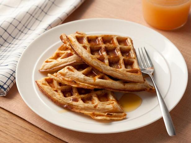 Wie man Vollkorn-Haferflockenwaffeln zubereitet