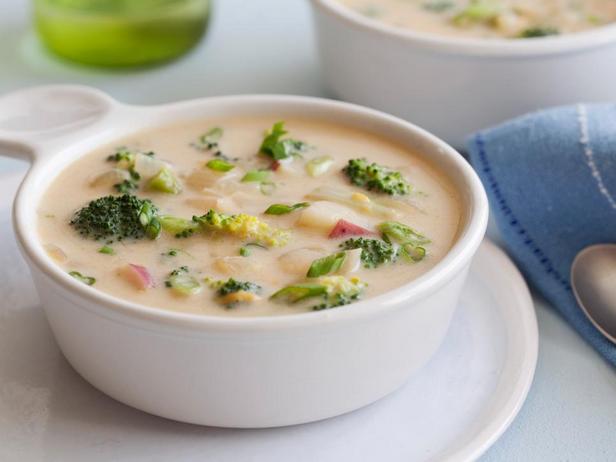 شوربة البروكلي وجبن الشيدر